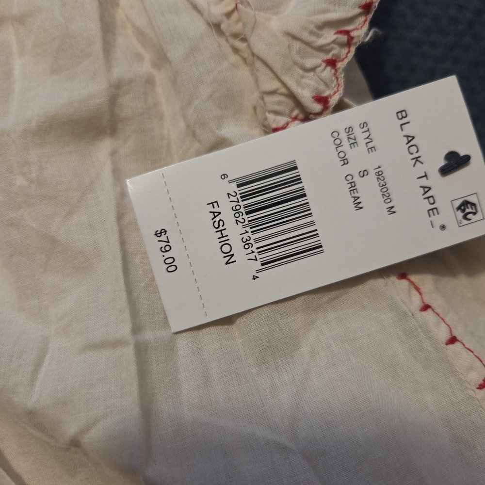 Embroidered Ruffle Sleeve Top Size Small - Picture 4 of 5